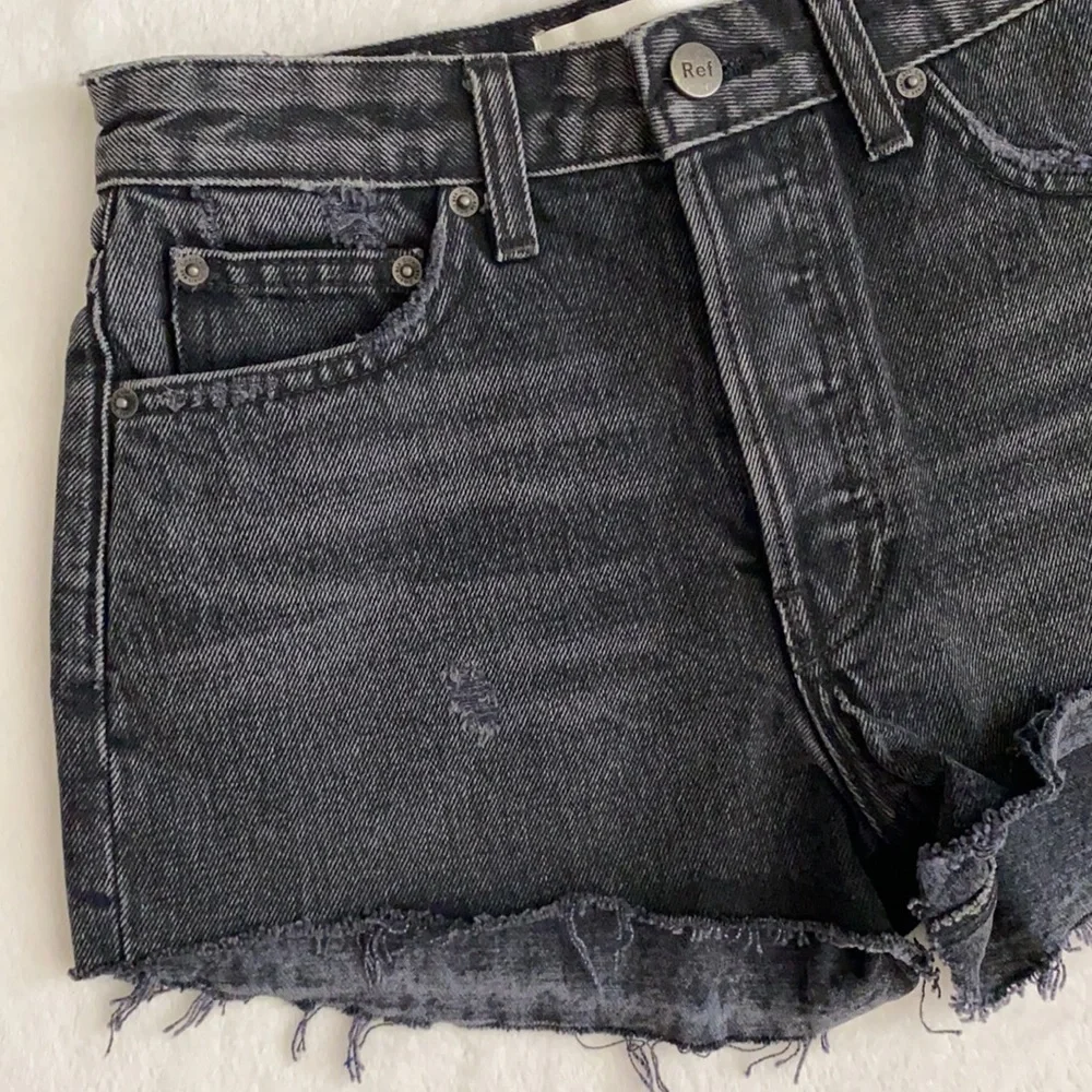 Reformation | High Rise Button Fly Raw Hem Denim Jean Shorts LY864 Black/Gray 24 - Picture 4 of 13
